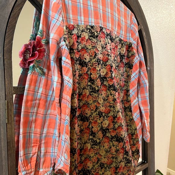 Aratta Vibrant Plaid Shirt with Floral embroidered Accents - Picture 5 of 7